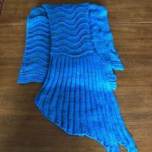 Blue knit mermaid tail blanket